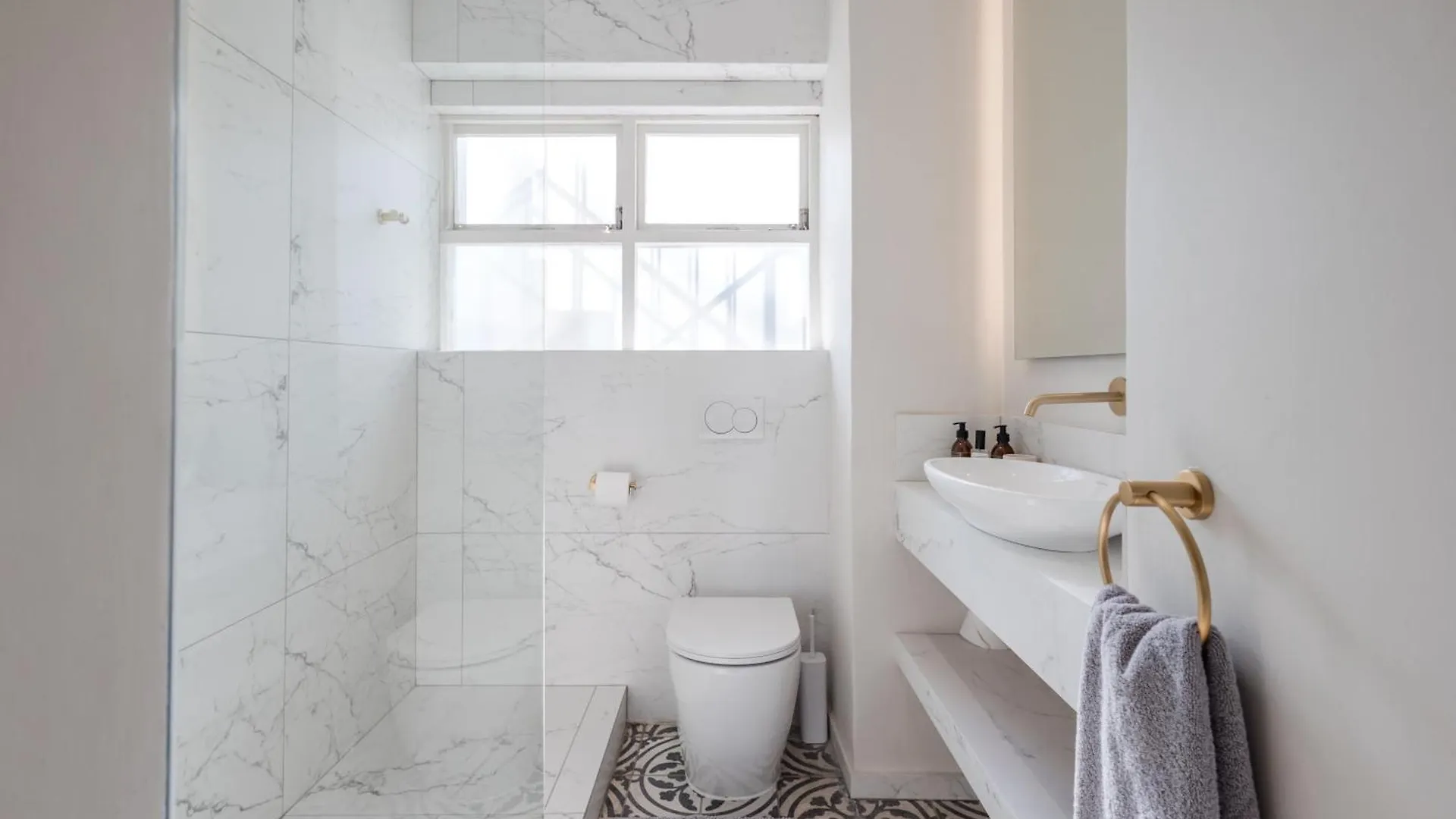 201 Cascades L 2 Bed Flat In Prime Green Point Cape Town