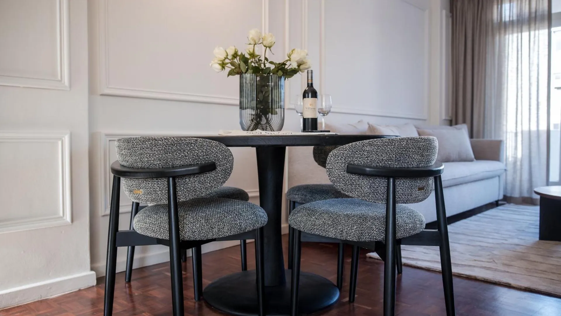 201 Cascades L 2 Bed Flat In Prime Green Point Cape Town