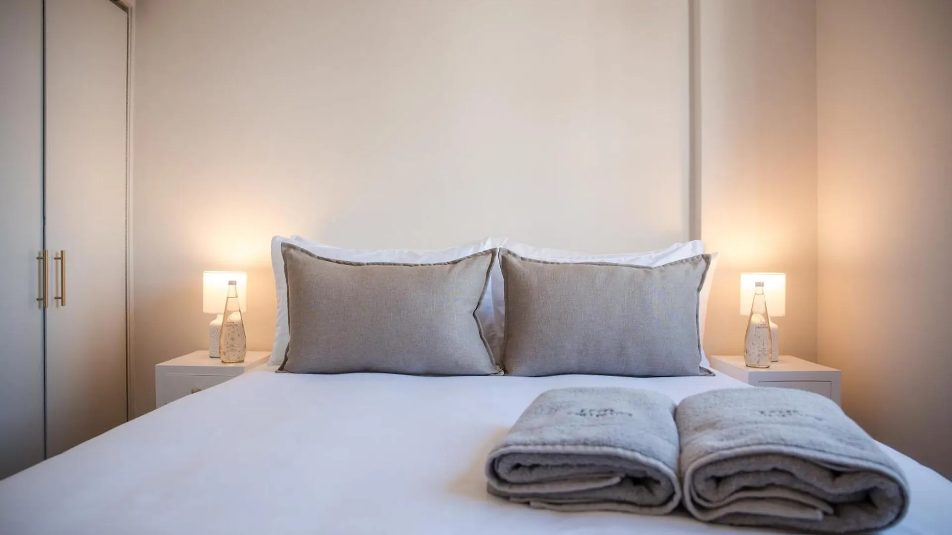 201 Cascades L 2 Bed Flat In Prime Green Point Cape Town Apartment