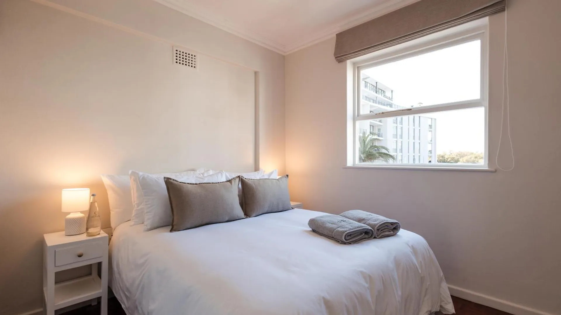 Apartment 201 Cascades L 2 Bed Flat In Prime Green Point Cape Town